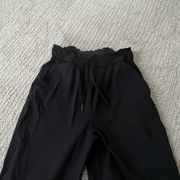 Women’s Lululemon High Waisted Joggers: Size 4 - Picture 4 of 6
